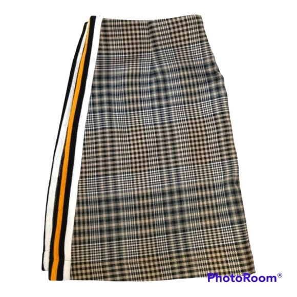 UO Sporty Plaid Pelmet Skirt. Size M - Picture 4 of 11